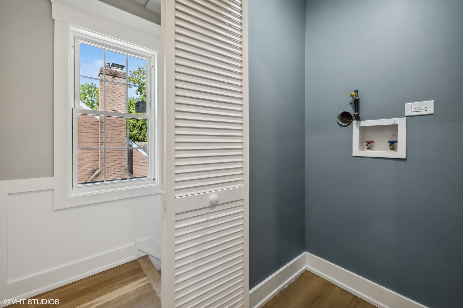 Undisclosed Address Elmhurst, IL 60126 - Photo 38 of 53 a view of a hallway with front door