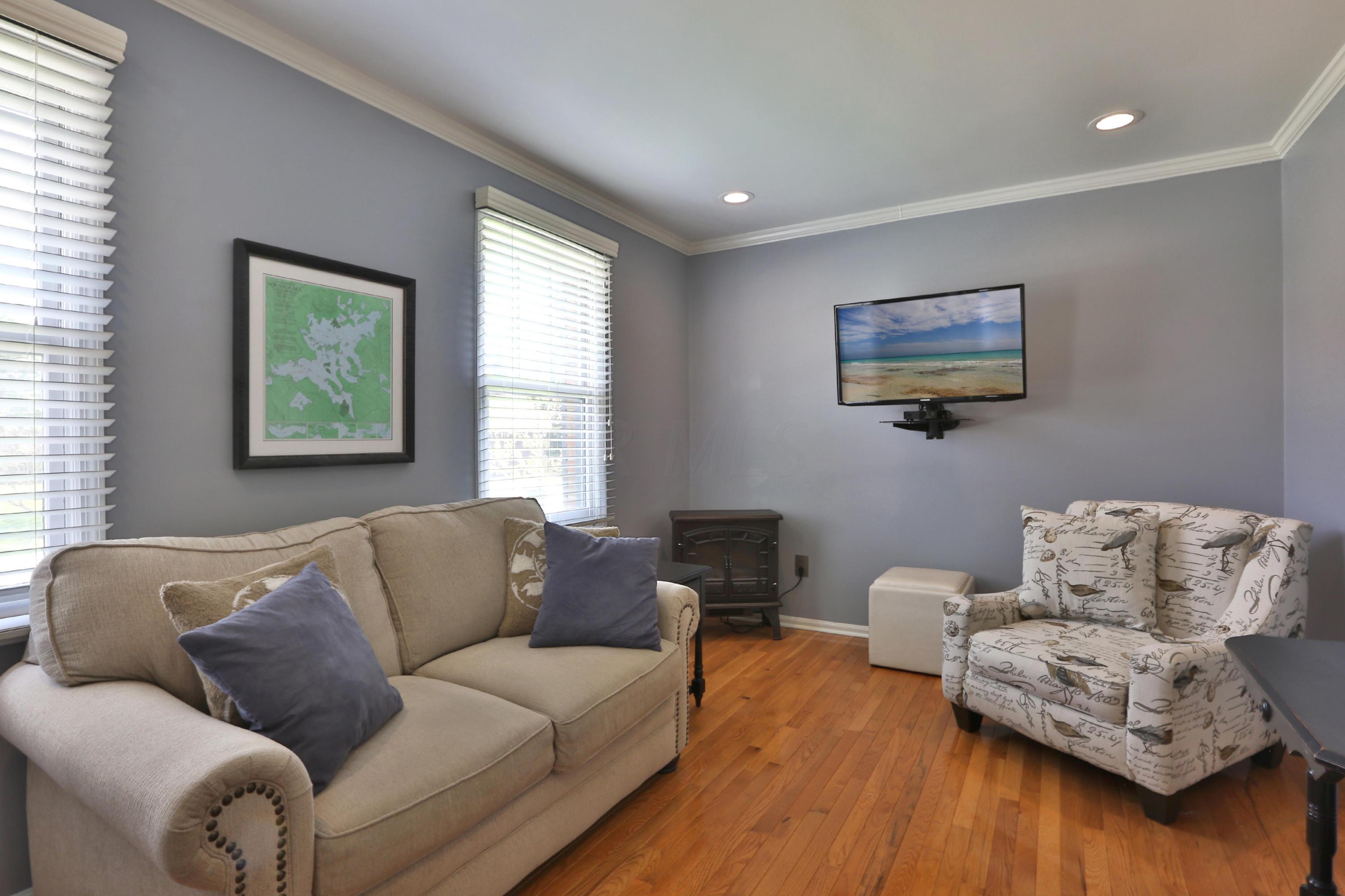 855 Bluff Ridge Drive Columbus, OH 43235 - Photo 5 of 41
