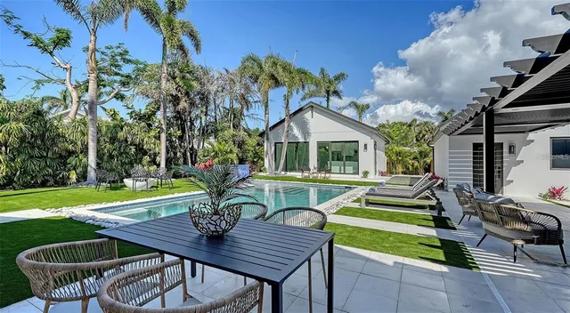 $4,895,000 | 5035 Bay Shore Road, Sarasota, FL 34234