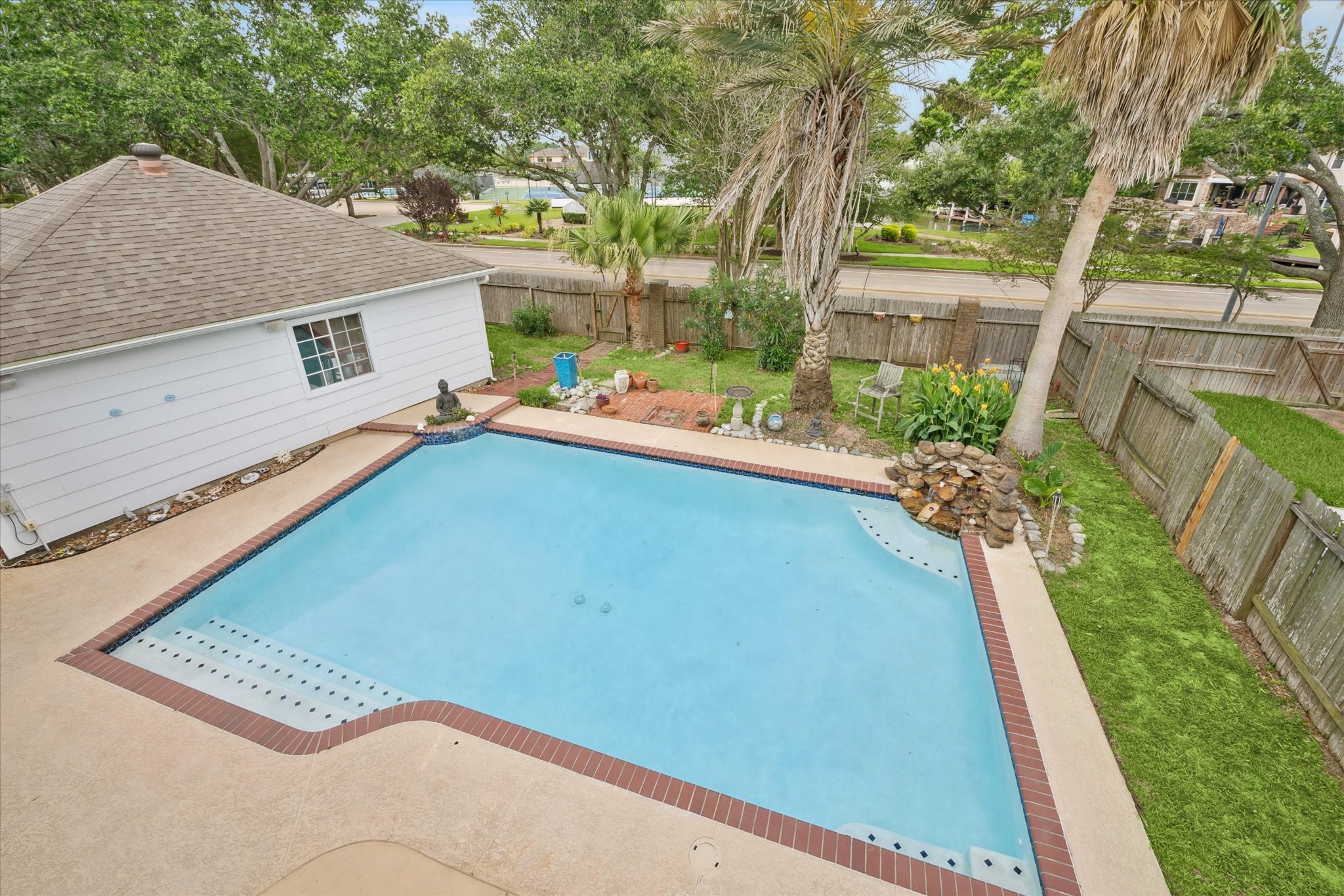 2326 Pin Hook Court Seabrook, TX 77586 - Photo 20 of 42 a view of a backyard