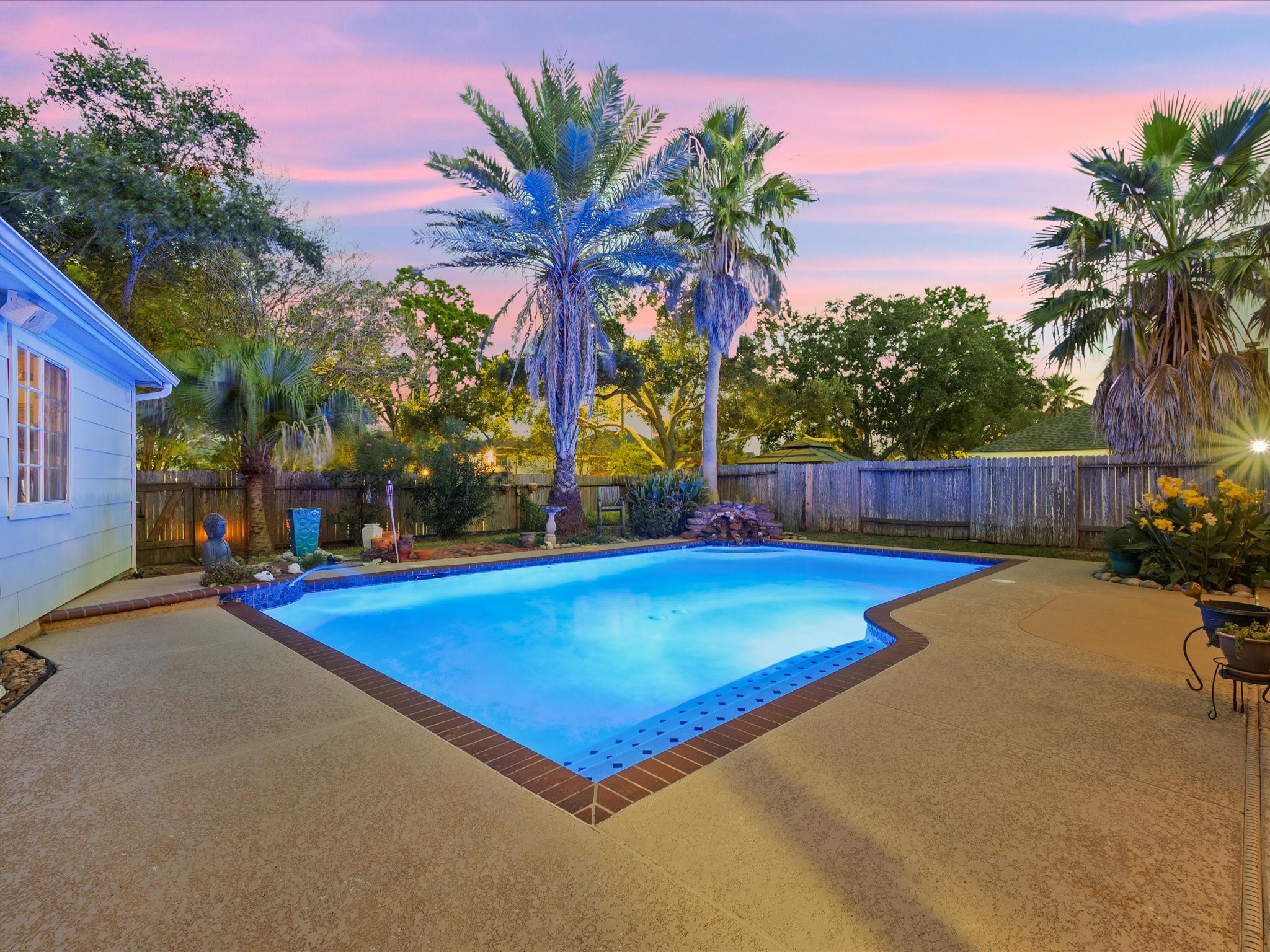 2326 Pin Hook Court Seabrook, TX 77586 - Photo 34 of 42 a view of a backyard with swimming pool