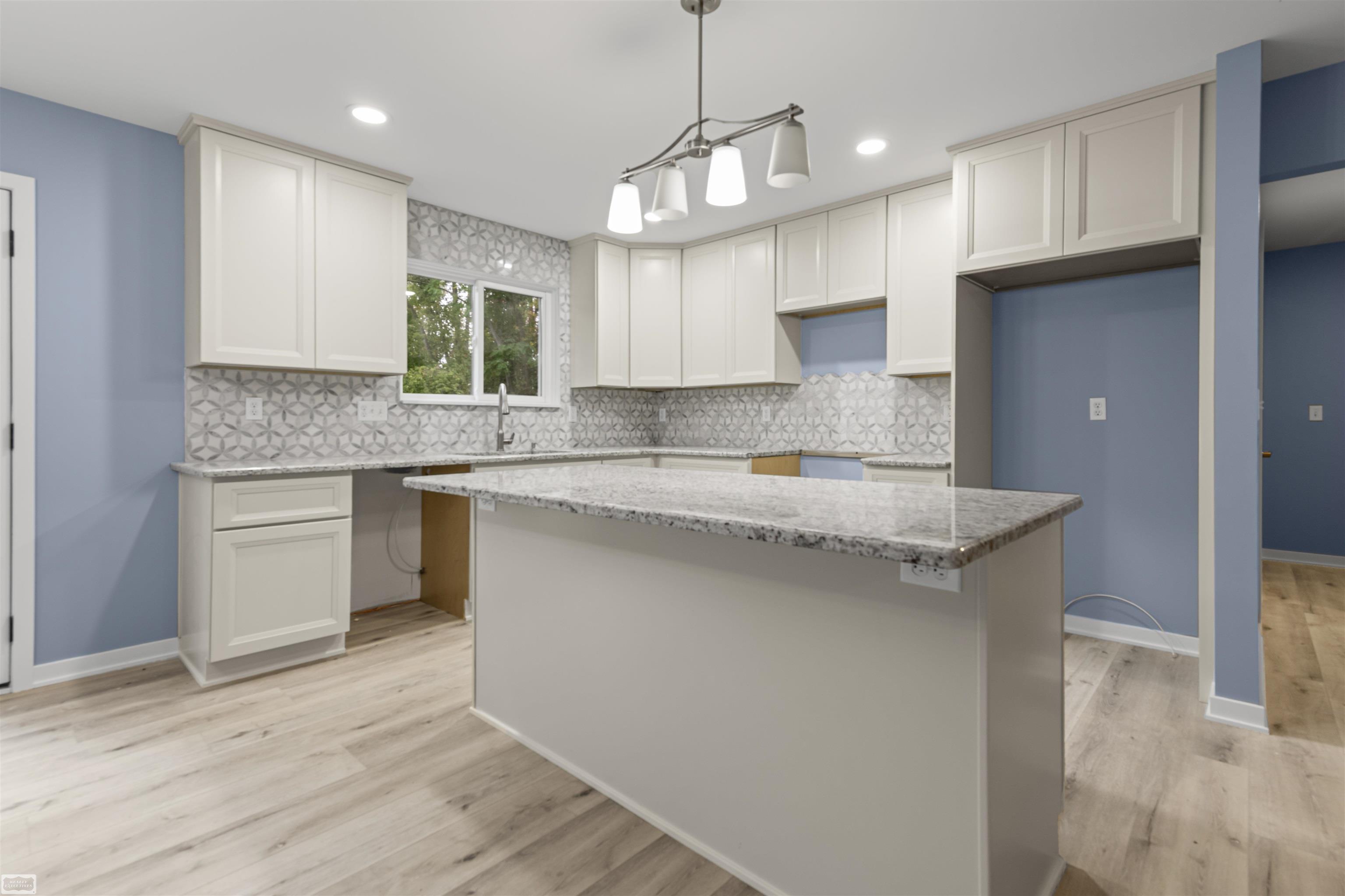 3363 Carrigan Road Fort Gratiot, MI 48059 - Photo 8 of 42 50189144-960e35c4-9412-4742-9ba9-cccdb7c8ca3d.JPG