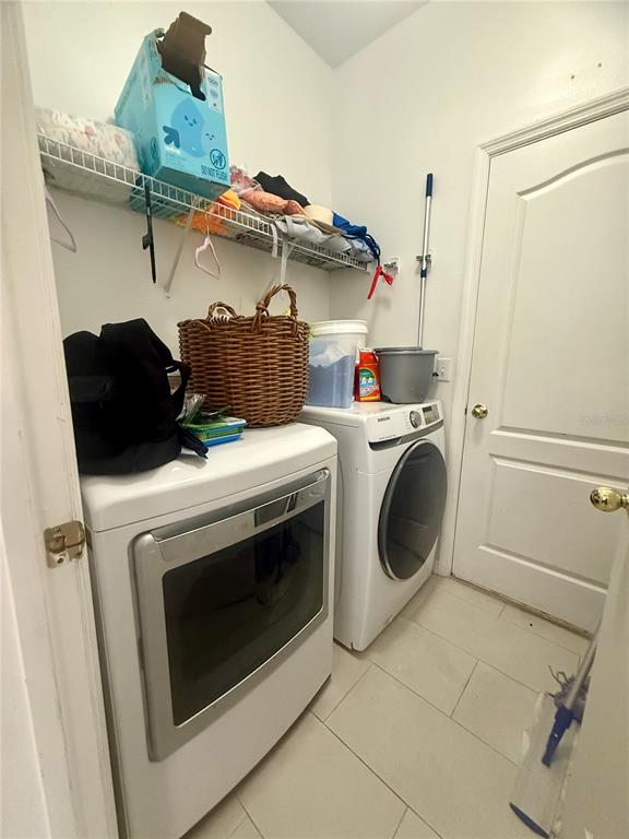 1008 Royal Ridge Drive Davenport, FL 33896 - Photo 9 of 19 a utility room with dryer and washer