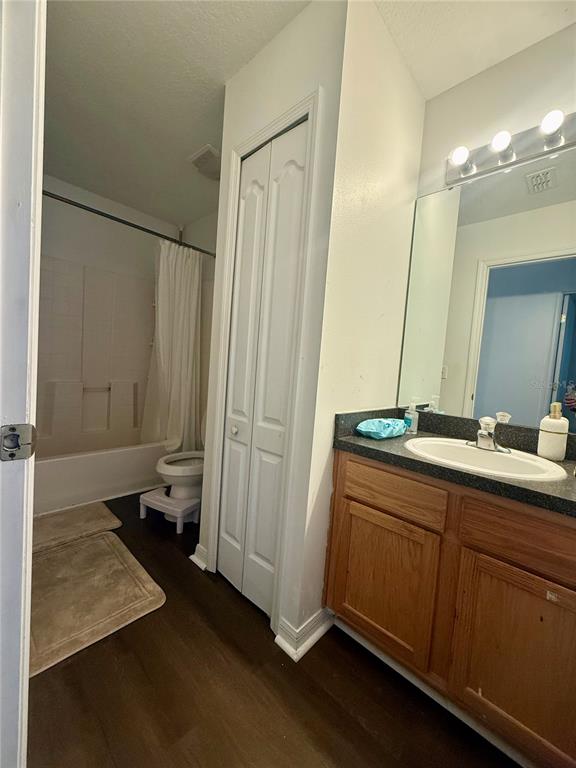 1008 Royal Ridge Drive Davenport, FL 33896 - Photo 10 of 19 a bathroom with a double vanity sink and mirror