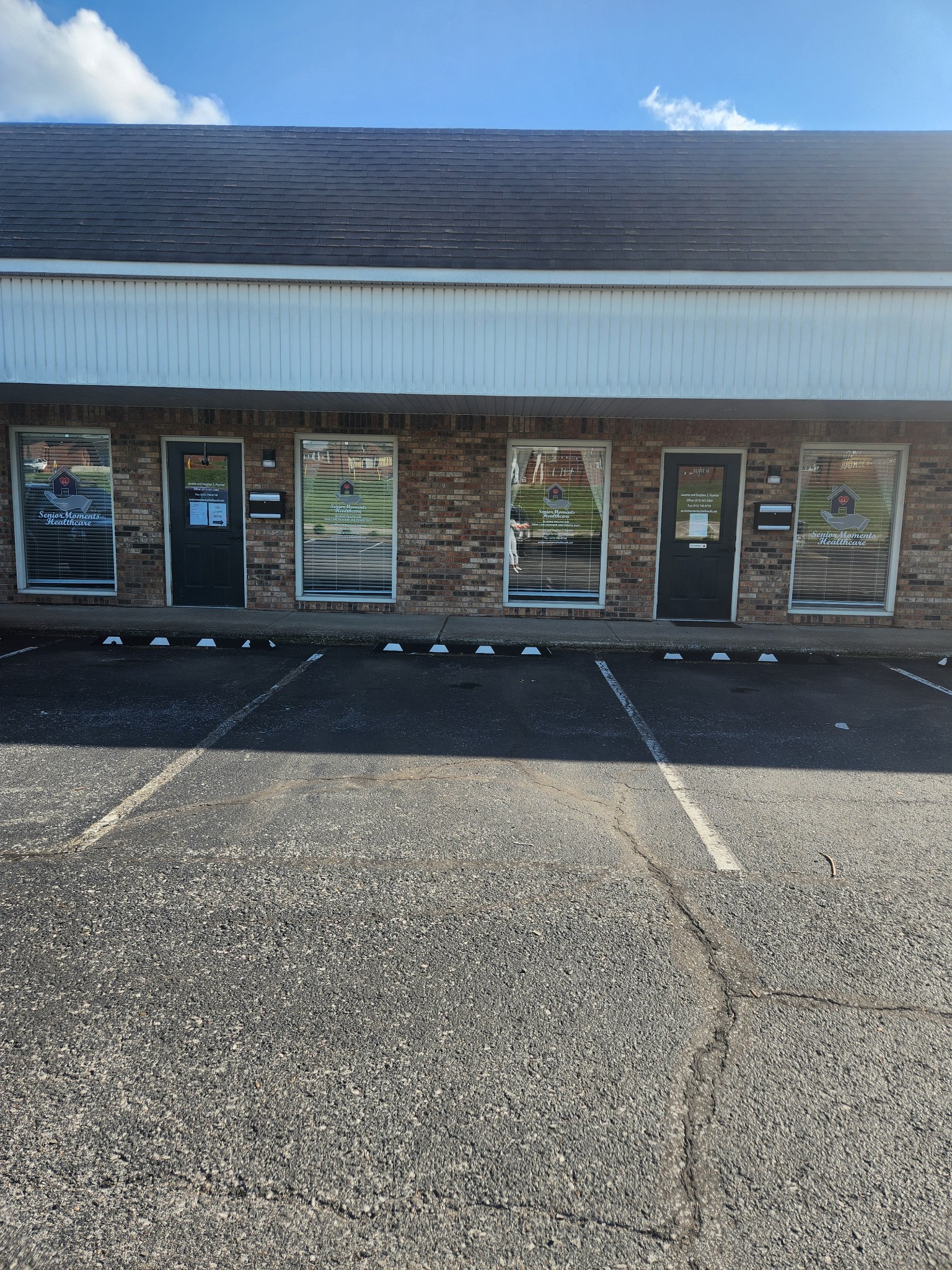 404 East College Street Dickson, TN 37055 - Photo 1 of 8 a view of a house with entryway in front of it