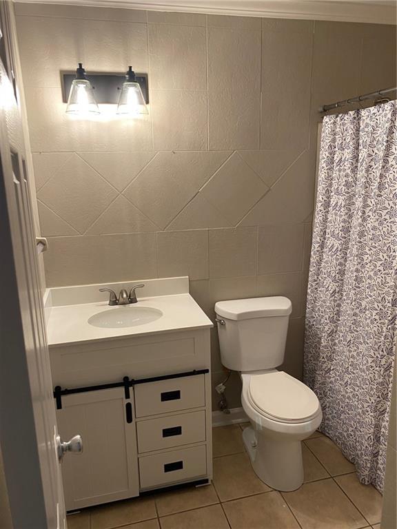 1166 Booth Road Southwest, Unit 610 Marietta, GA 30008 - Photo 11 of 20 a bathroom with a sink a toilet a mirror and shower