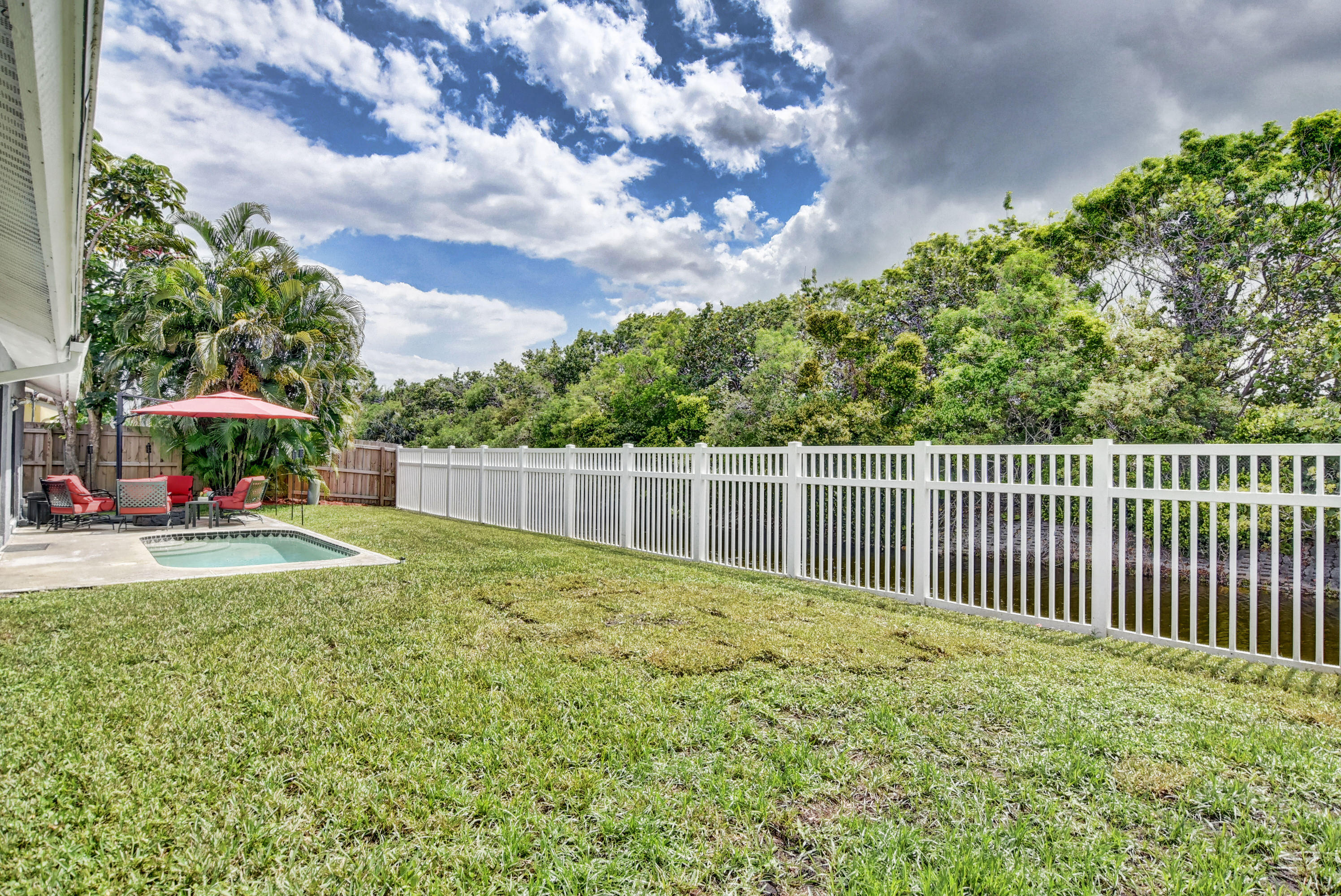 7445 Texas Trail Boca Raton, FL 33487 - Photo 28 of 28 a backyard of a house with table and chairs