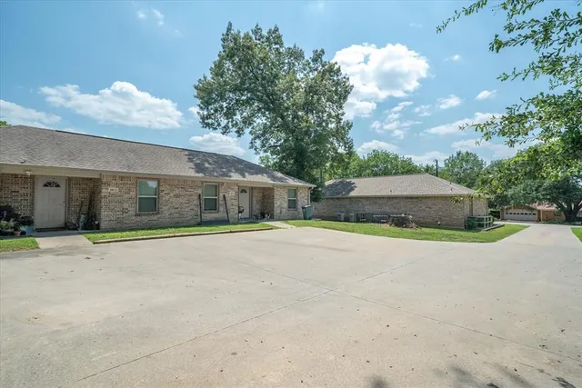 $555,000 | 202 Chestnut Drive, Van, TX 75790
