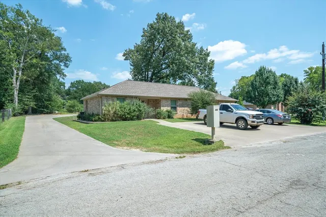 $555,000 | 202 Chestnut Drive, Van, TX 75790