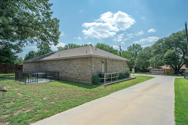 $555,000 | 202 Chestnut Drive, Van, TX 75790