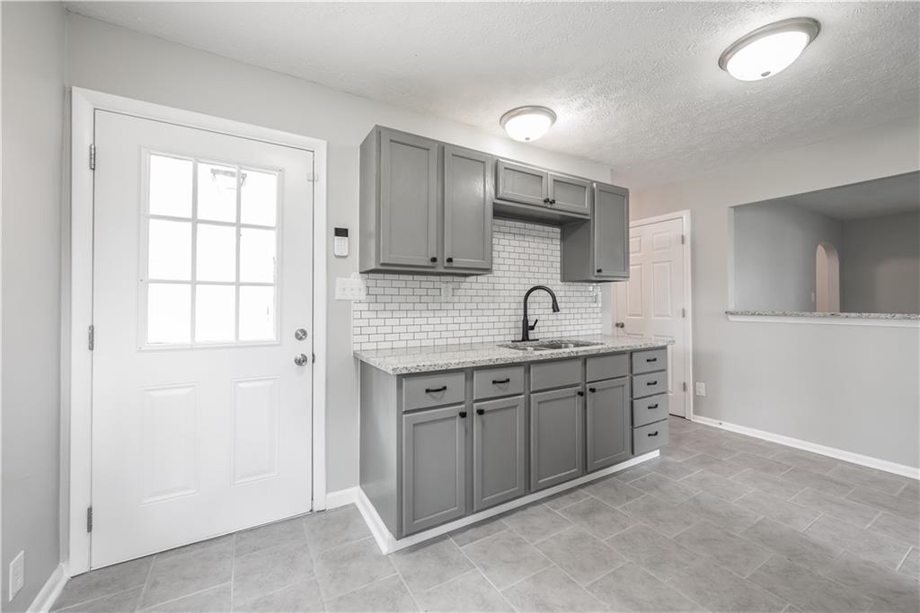 5742 Radnor Road Indianapolis, IN 46226 - Photo 13 of 43 Gallery Image 13