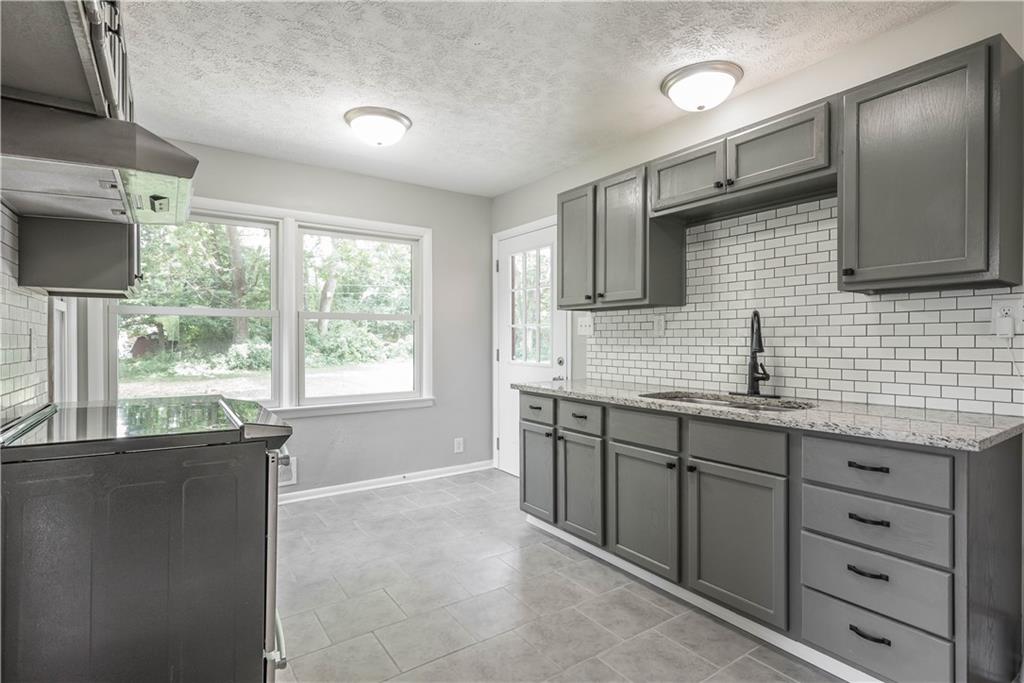 5742 Radnor Road Indianapolis, IN 46226 - Photo 17 of 43 Gallery Image 17