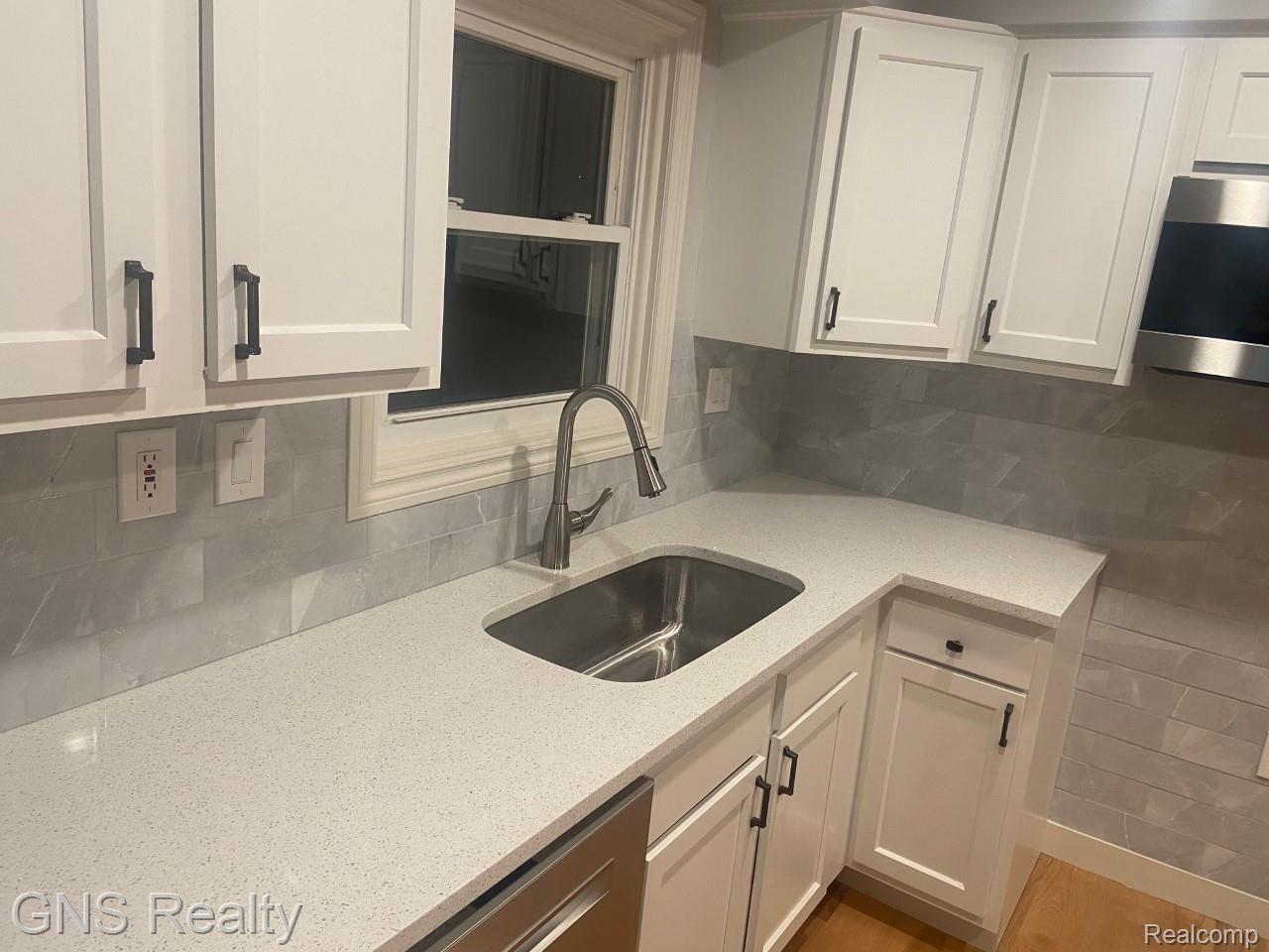 3870 Elmhurst Road Waterford, MI 48328 - Photo 8 of 26 1 12 - Copy (2).jpg