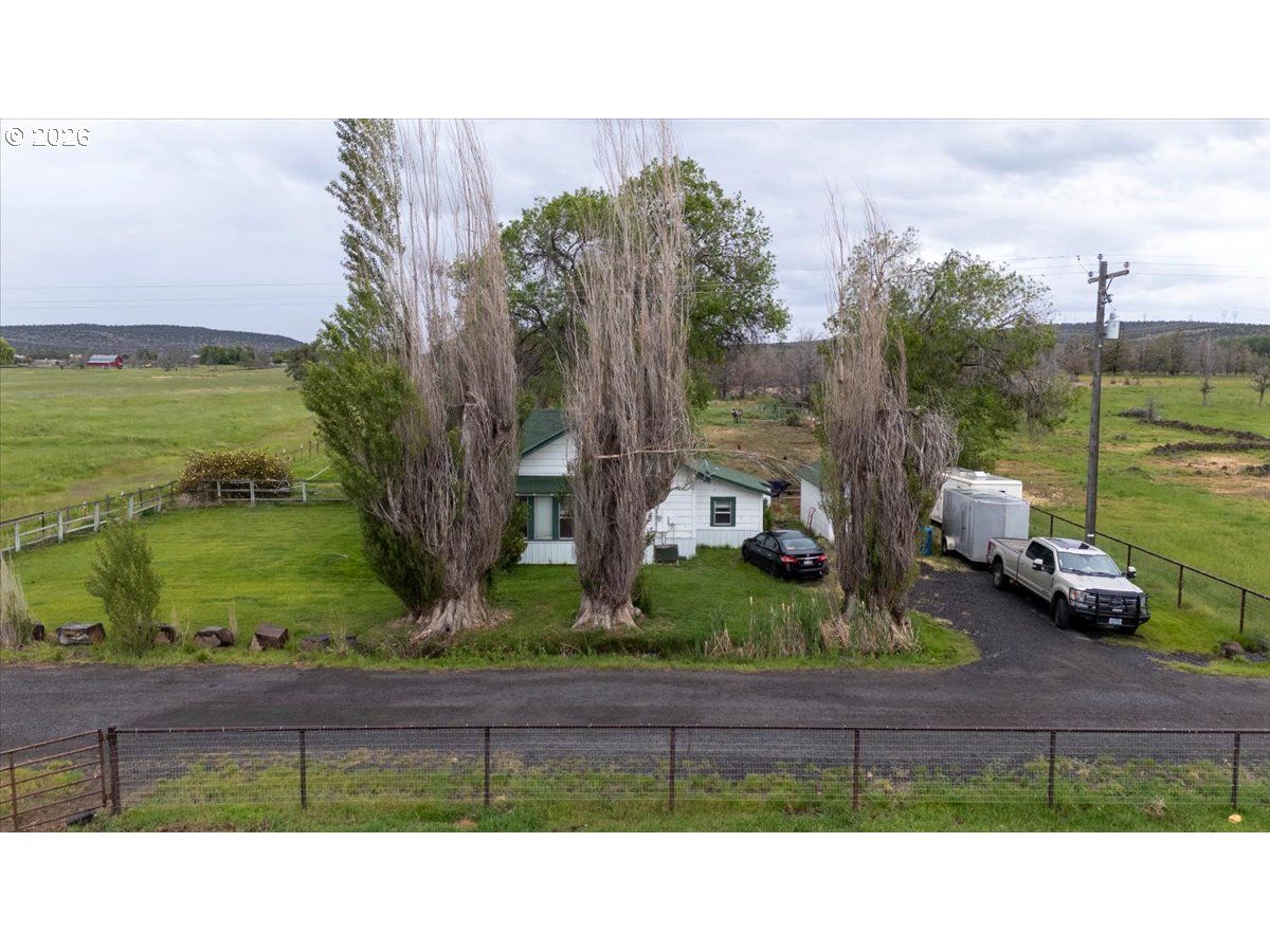 10400 Southwest Houston Lake Road Powell Butte, OR 97753 - Photo 4 of 48
