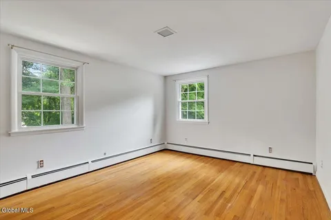 $450,000 | 9 Chestnut Lane, Clifton Park, NY 12065