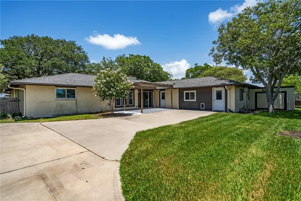 $2,700 | 6906 Aswan Drive, Corpus Christi, TX 78412