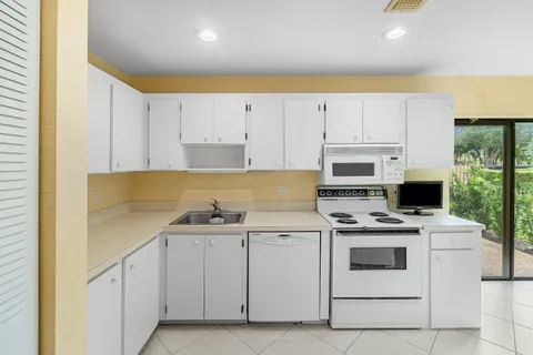 $64,900 | 21 Southport Lane, Unit C, Boynton Beach, FL 33436