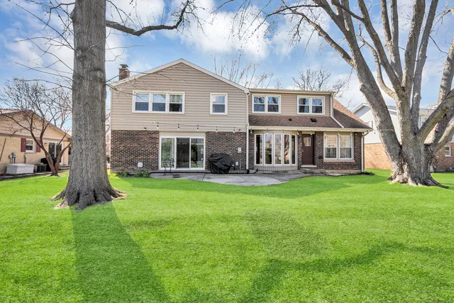 $499,900 | 915 North Saratoga Drive, Palatine, IL 60074