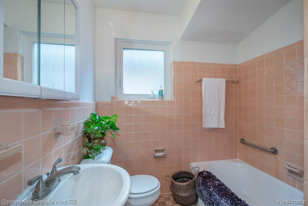 4248 Yorkshire Road Detroit, MI 48224 - Photo 10 of 15