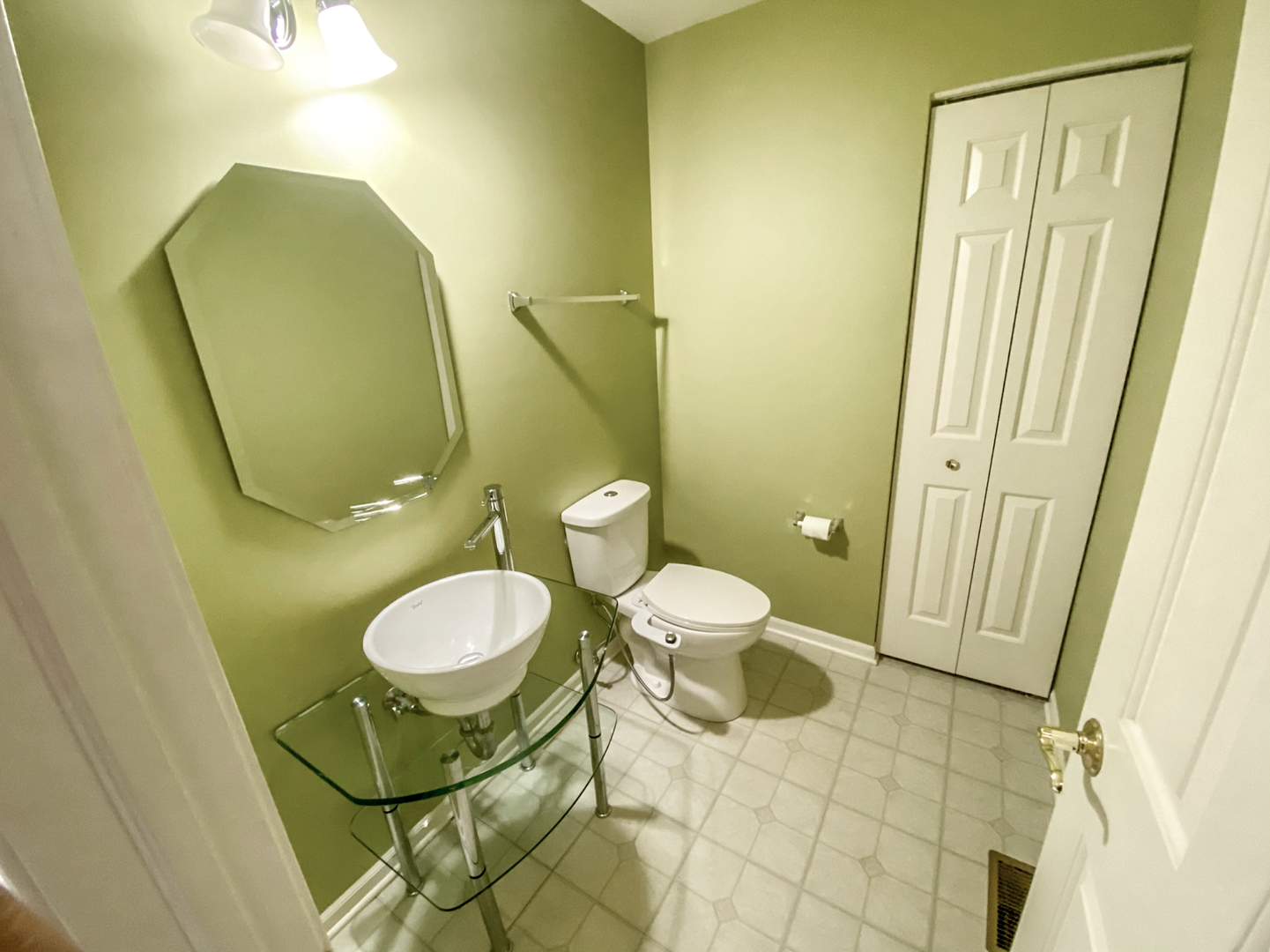 2249 Hudson Circle Aurora, IL 60502 - Photo 21 of 30 a bathroom with a sink and a mirror