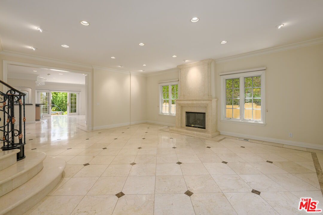 204 Foothill Road Beverly Hills, CA 90210 - Photo 3 of 33