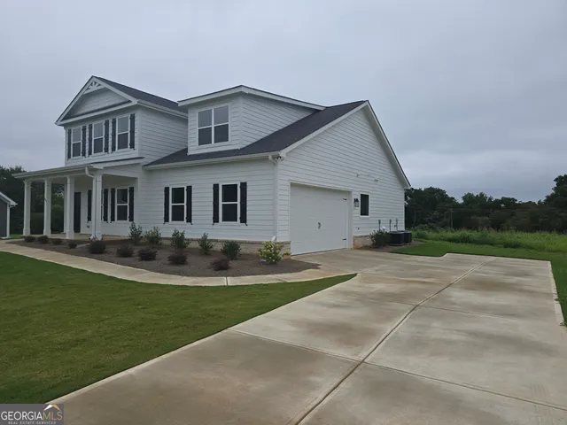 a view of a house with entertaining space