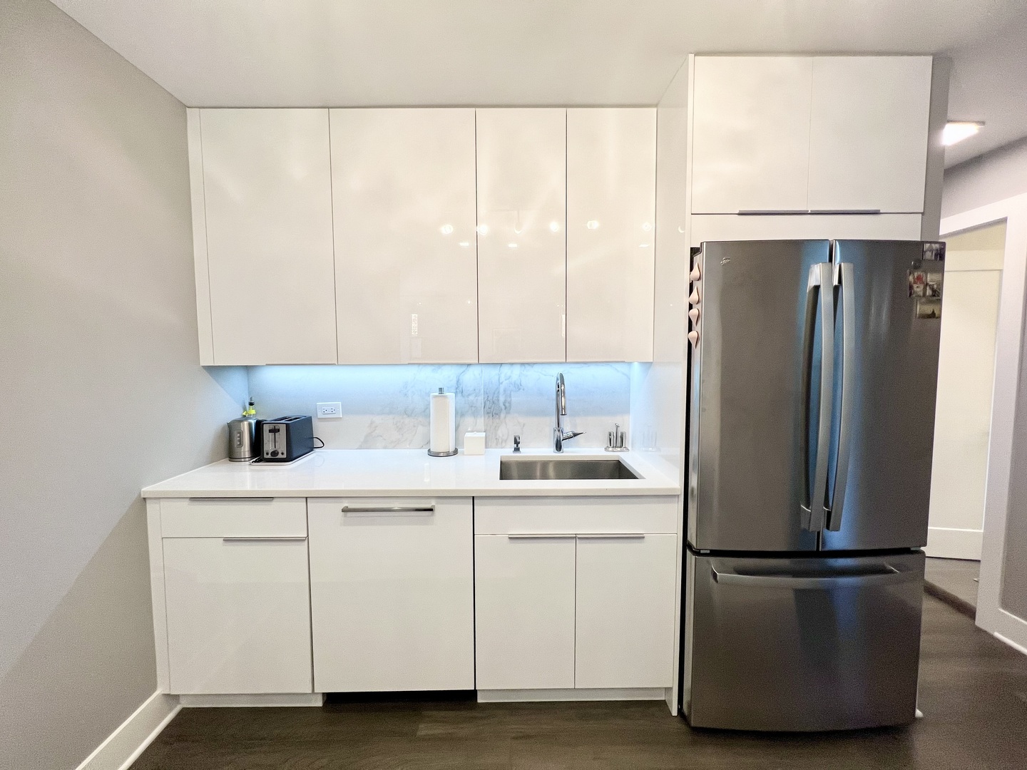 1455 North Sandburg Terrace, Unit 1504B Chicago, IL 60610 - Photo 3 of 15