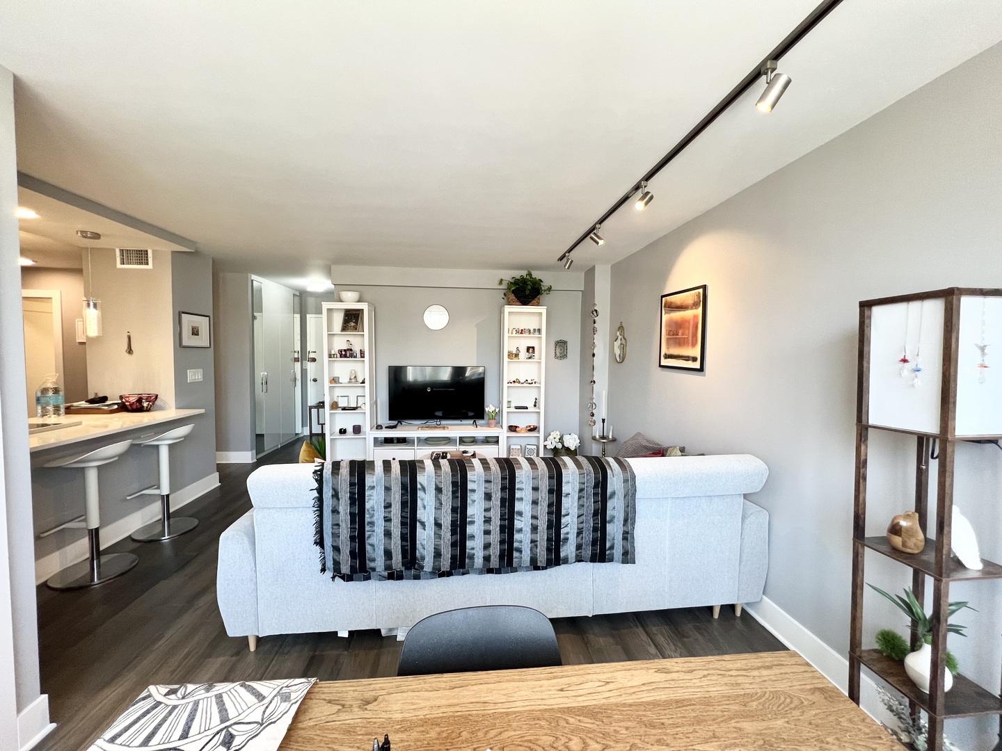 1455 North Sandburg Terrace, Unit 1504B Chicago, IL 60610 - Photo 8 of 15