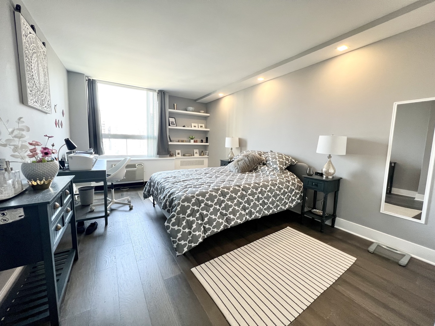 1455 North Sandburg Terrace, Unit 1504B Chicago, IL 60610 - Photo 10 of 15