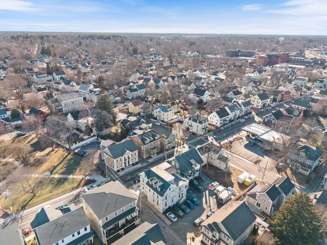 $2,650 | 303 Islington Street, Unit 2, Portsmouth, NH 03801