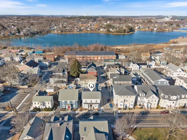 $2,650 | 303 Islington Street, Unit 2, Portsmouth, NH 03801