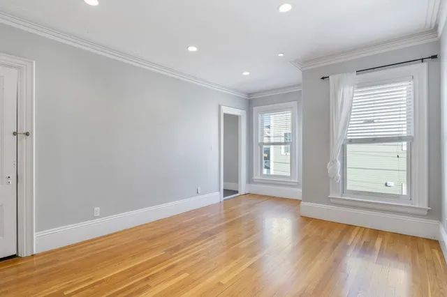 $2,650 | 303 Islington Street, Unit 2, Portsmouth, NH 03801