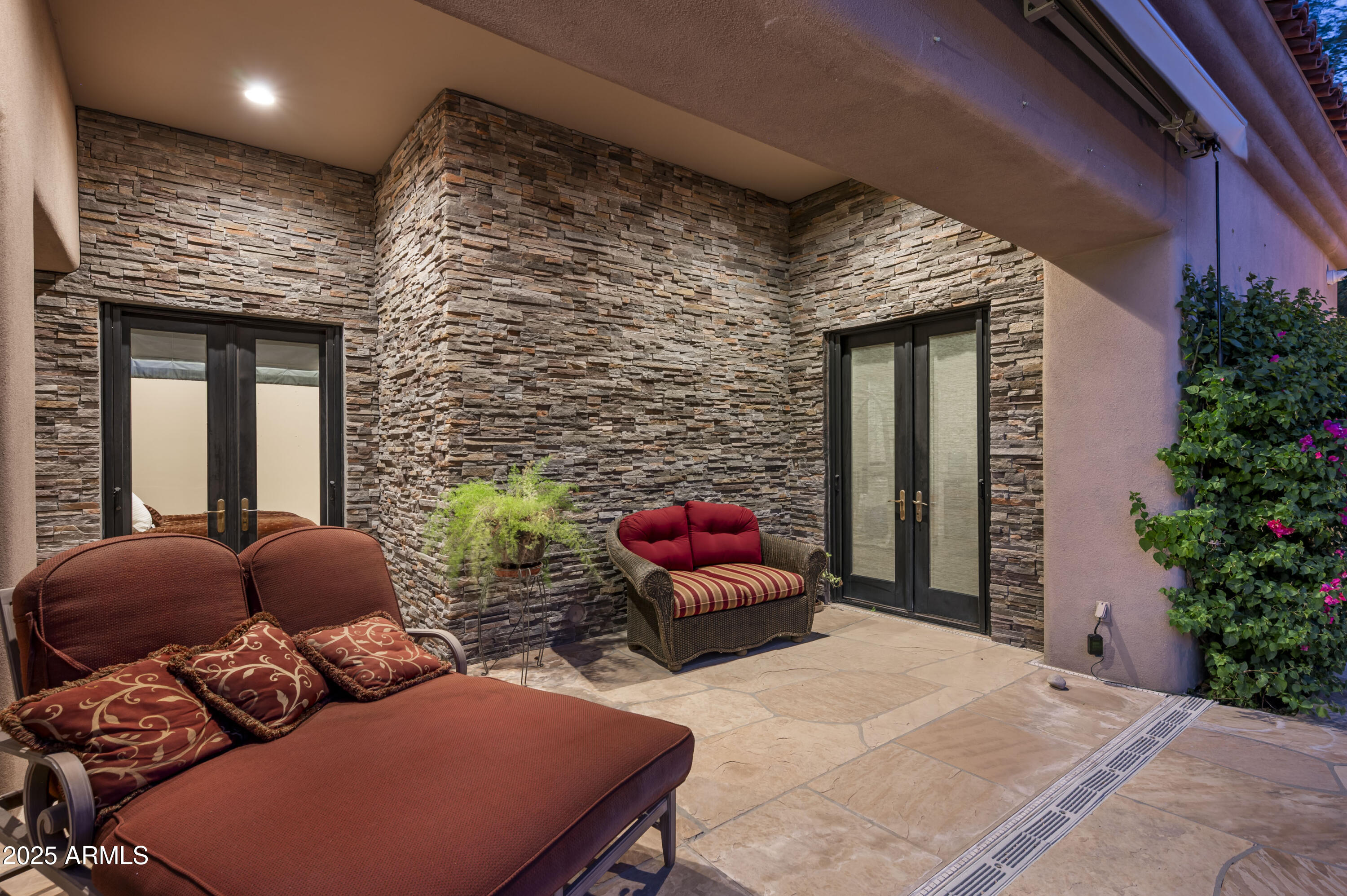 8150 North Ridgeview Drive Paradise Valley, AZ 85253 - Photo 28 of 37 a outdoor living space with furniture and flowers