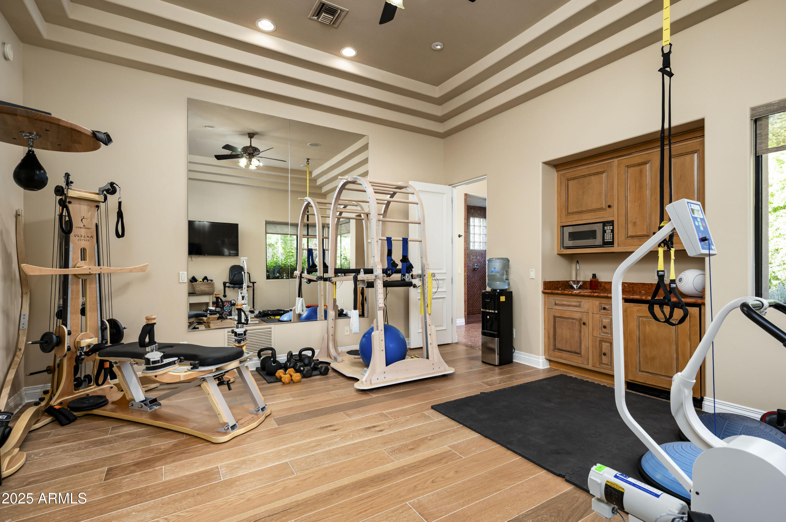 8150 North Ridgeview Drive Paradise Valley, AZ 85253 - Photo 29 of 37 a view of a room with gym equipment