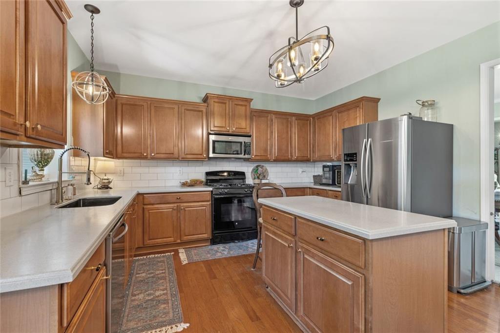 5415 Fieldfreen Drive Cumming, GA 30028 - Photo 12 of 40 a kitchen with stainless steel appliances granite countertop a sink stove and refrigerator