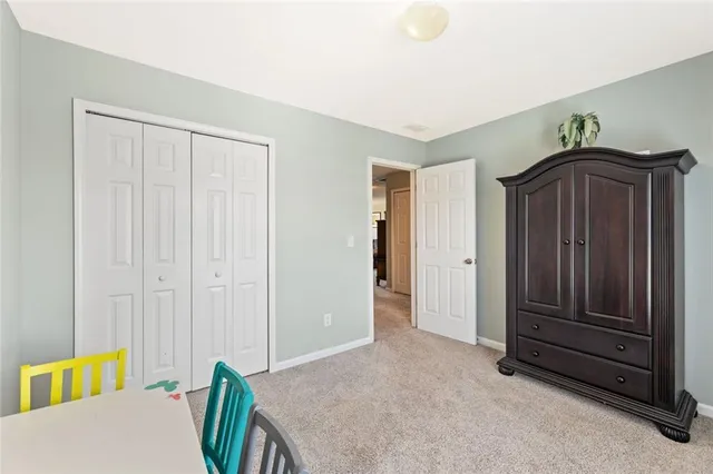 a view of livingroom with furniture