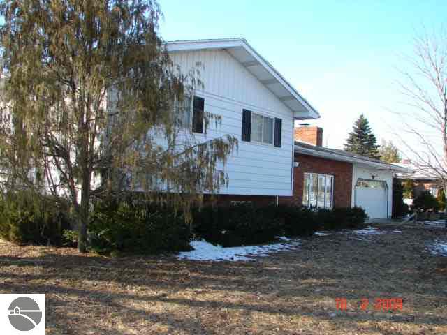 5476 North 8 Mile Road Bentley, MI 48613 - Photo 2 of 7 1753893-1.JPG