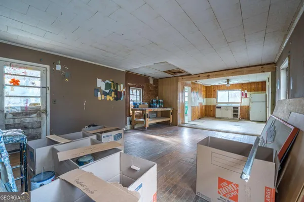 a view of a storage & utility room