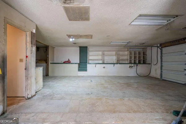 a view of a garage room