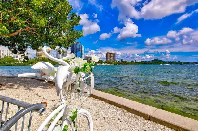 $1,000,000 | 755 South Palm Avenue, Unit 604, Sarasota, FL 34236