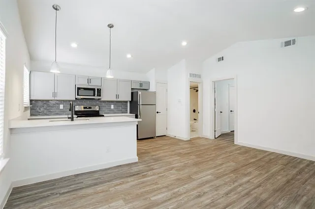 $1,325 | 523 North Ewing Avenue, Unit 208, Dallas, TX 75203