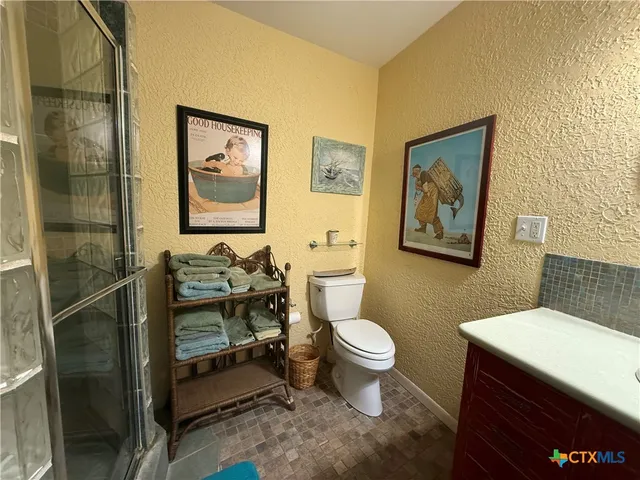 $1,974,900 | 430 Blackburn Avenue, Port Lavaca, TX 77979