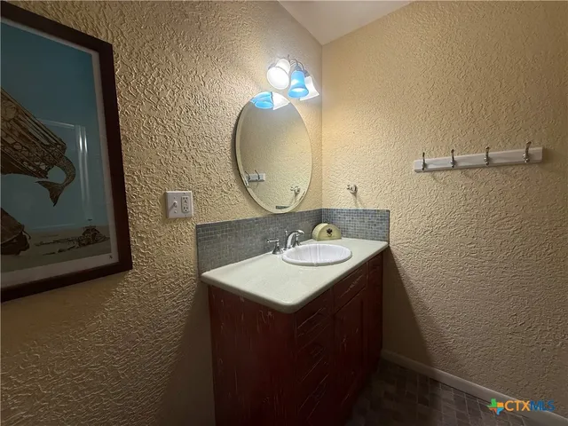 $1,974,900 | 430 Blackburn Avenue, Port Lavaca, TX 77979