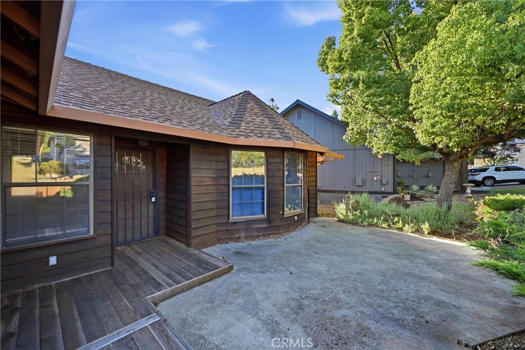 17153 Squirrel Hill Road Hidden Valley Lake, CA 95467 - Photo 3 of 34 Large front patio area