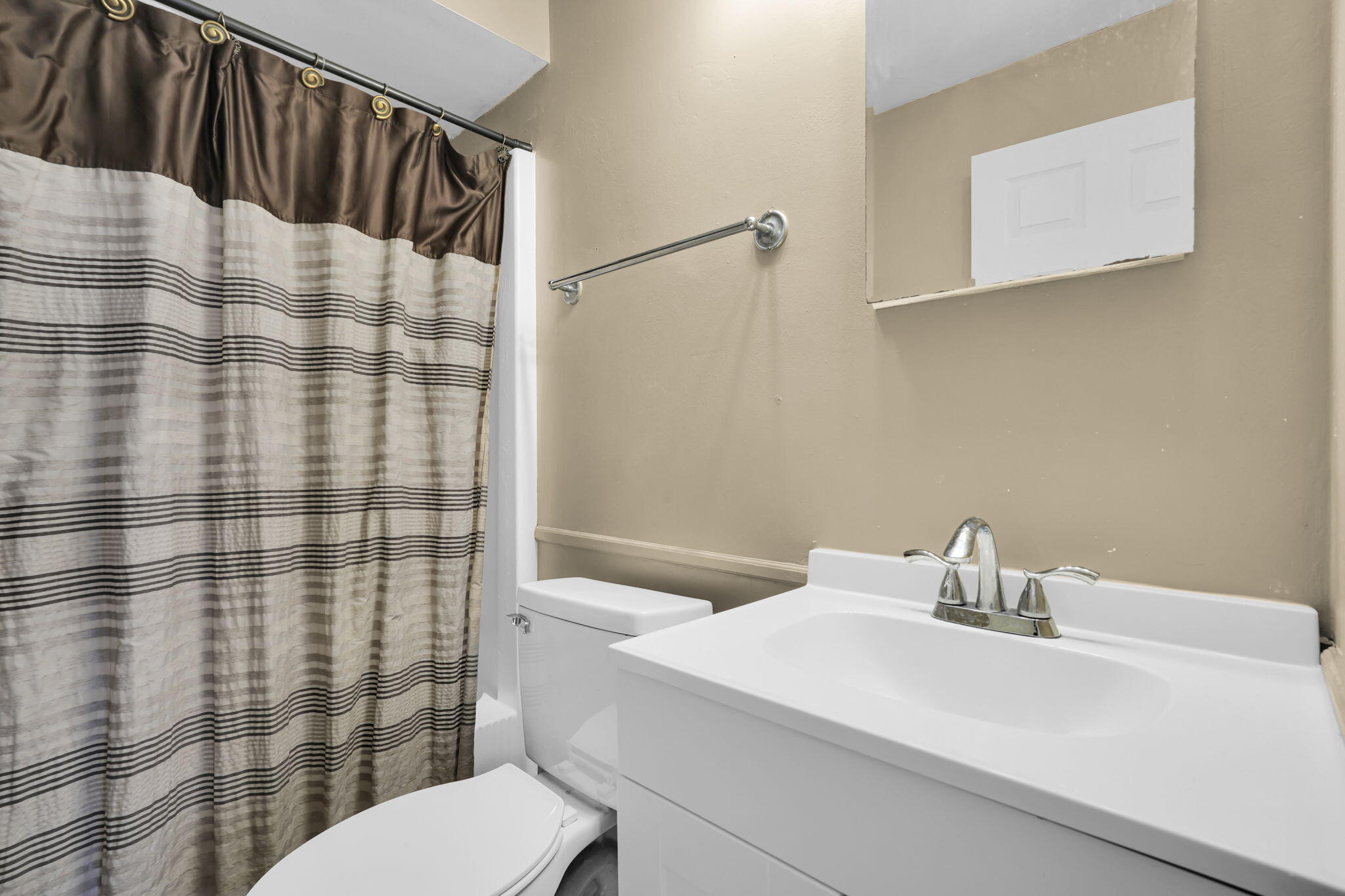 910 Miller Road Kalamazoo, MI 49001 - Photo 16 of 30 Main Floor Bathroom