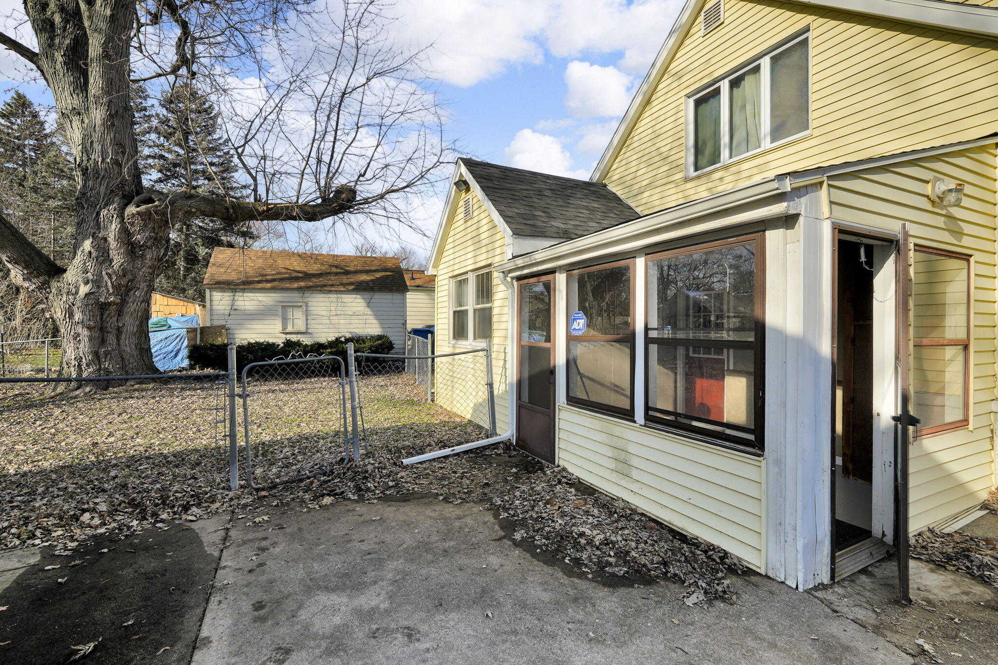 910 Miller Road Kalamazoo, MI 49001 - Photo 5 of 30 Back
