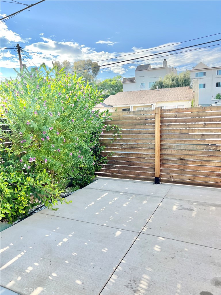 7110 Valmont Street Tujunga, CA 91042 - Photo 16 of 17 Front porch