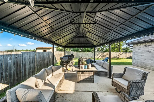 $260,000 | 14854 Shottery Drive, Houston, TX 77015