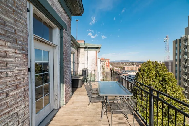 a view of building with yard