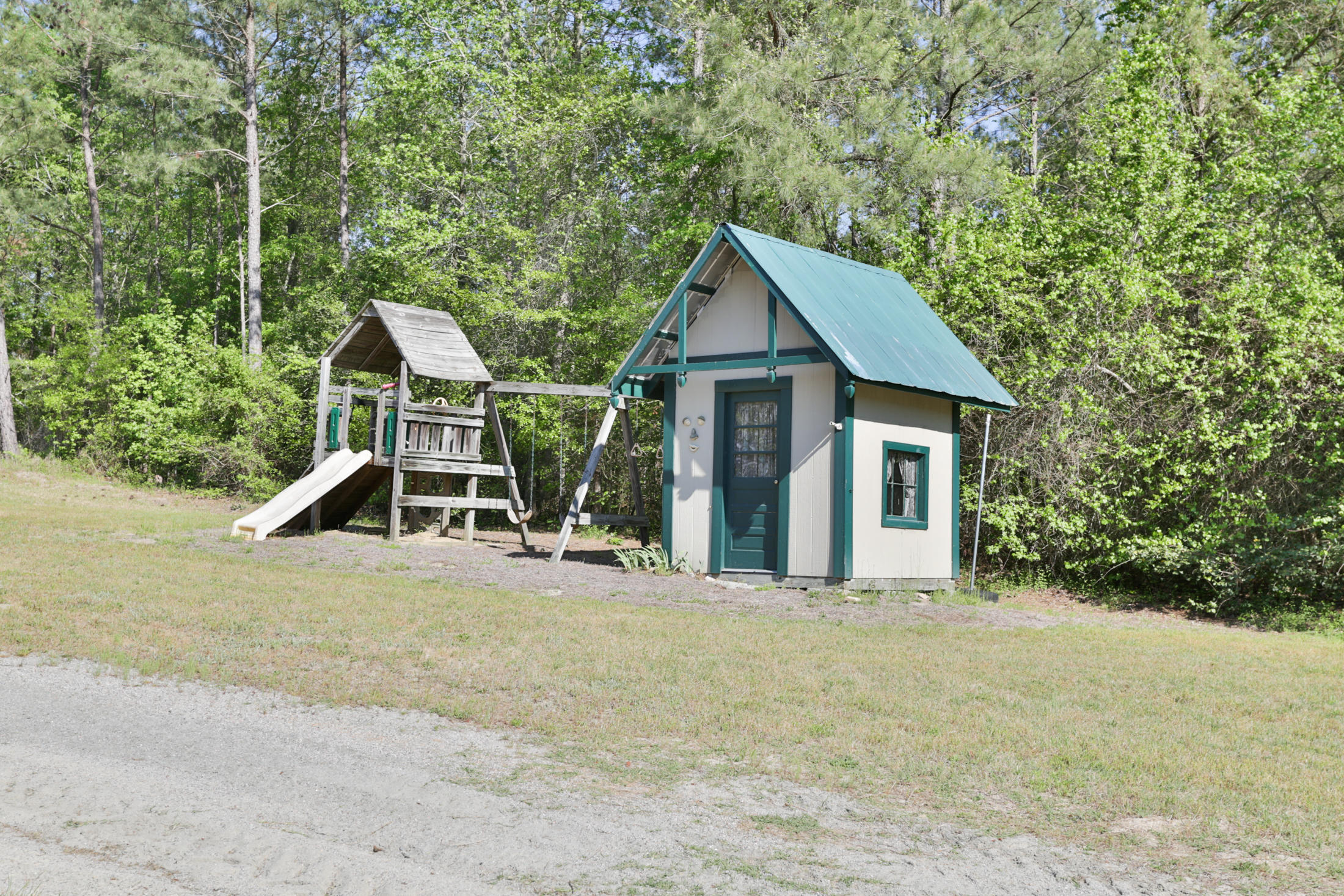 200 McNeill Road Rockingham, NC 28379 - Photo 33 of 37 storage and playset